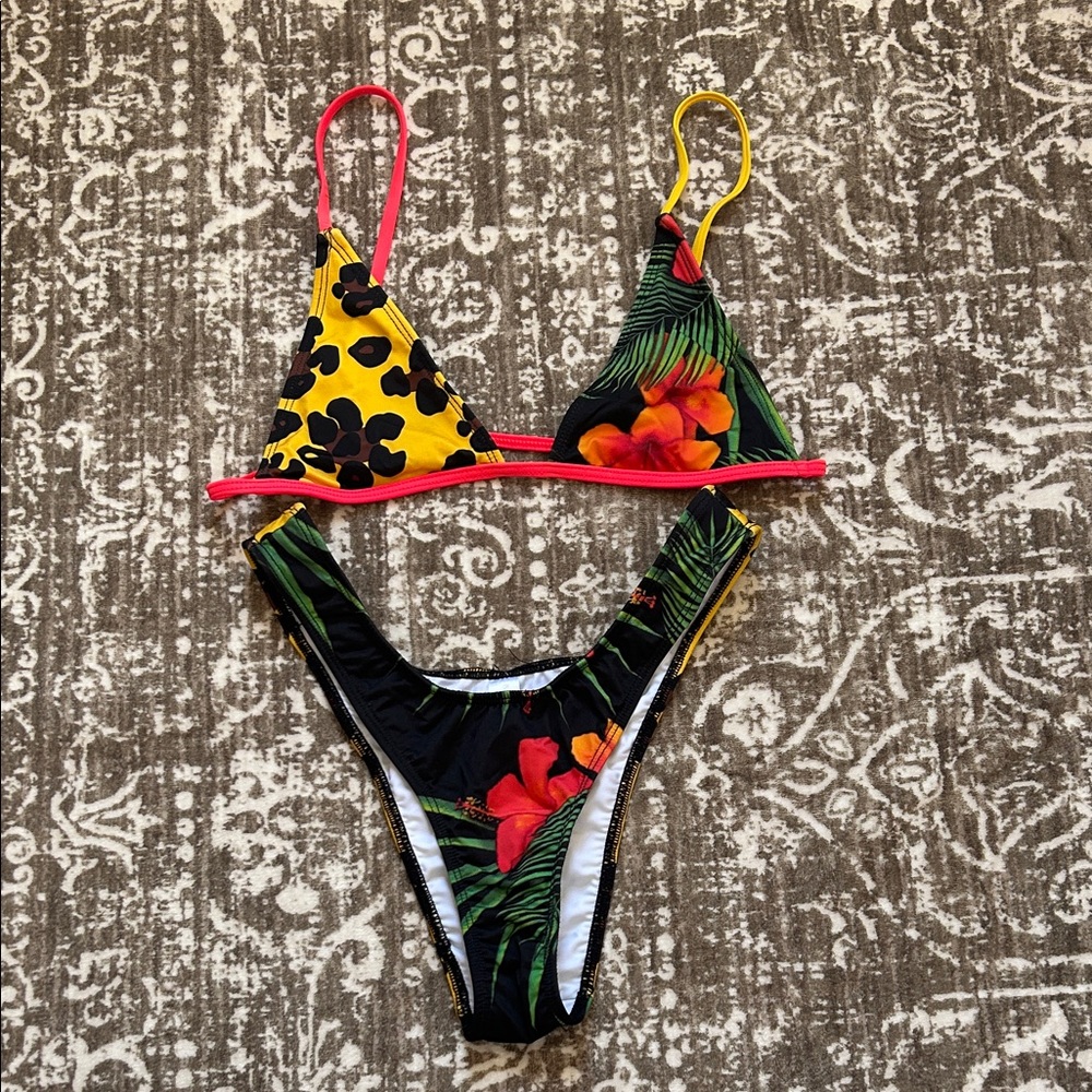 Minimal Animale Floral Bikini Set
